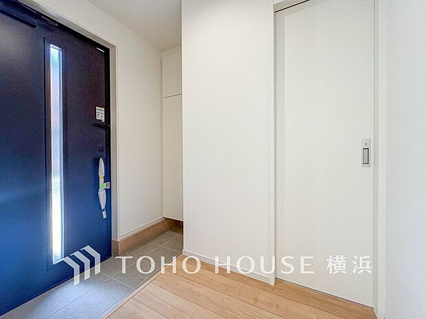 上質感漂う玄関。居住者の帰り、訪れる方を優しく迎えてくれます。