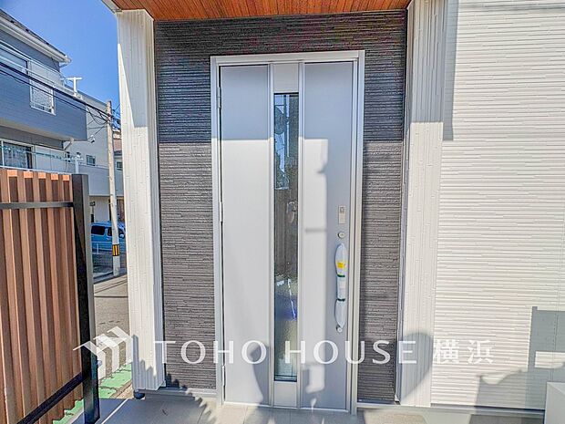 お住まいの顔となる玄関。住まう方のプライドを満たすクオリティを備えています。