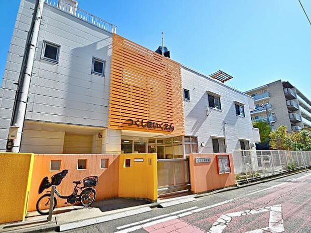 つくし保育園 1300m 一時保育や延長保育も行う保育園。全室冷暖房完備、大型屋上プールなど設備も充実しています。