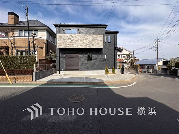 デザイン性の高いエントランスは、住む方のプライドを満たすクオリティ。