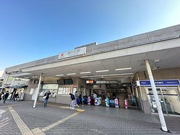 東急田園都市線『藤が丘』駅　880m　「渋谷」駅までは途中急行乗り換えで約28分！乗り換えなしのアクセスも可能です。 