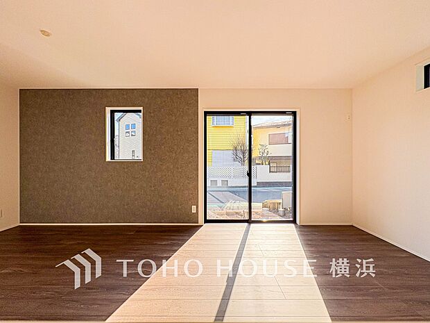 忙しい朝でも、しっかり家族が揃って食事をして頂けるゆとりある大きさのダイニングスペース。