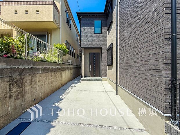 お住まいの顔となる玄関。住まう方のプライドを満たすクオリティを備えています。 