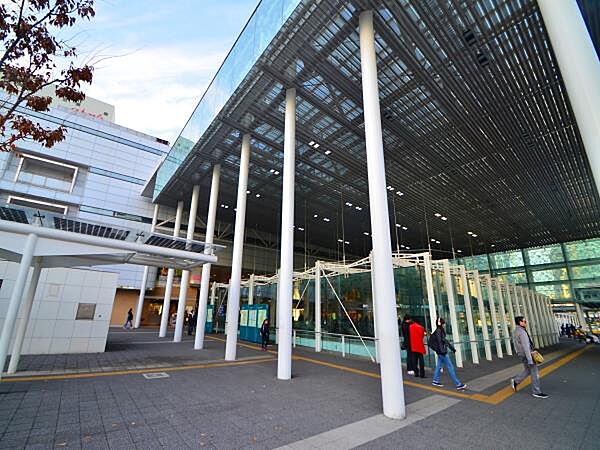 川崎駅　2800m　JR「川崎」駅は東海道線、京浜東北線、南武線が利用できるビッグターミナル。