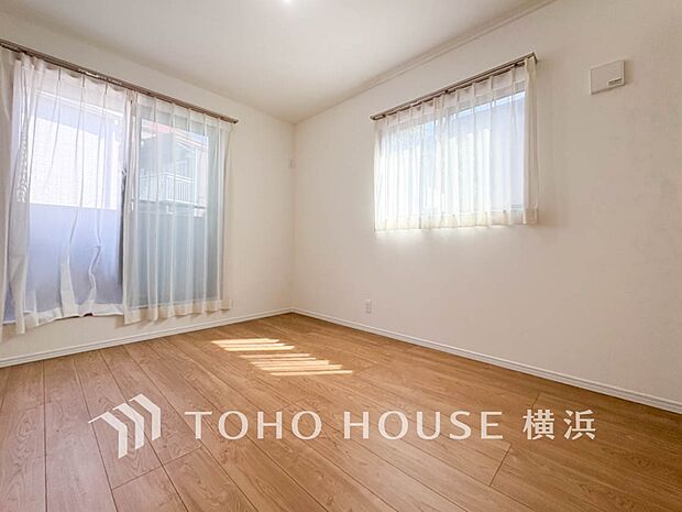 心地よい光と風があふれています。プライベートな自分時間を快適に過ごせるお部屋。