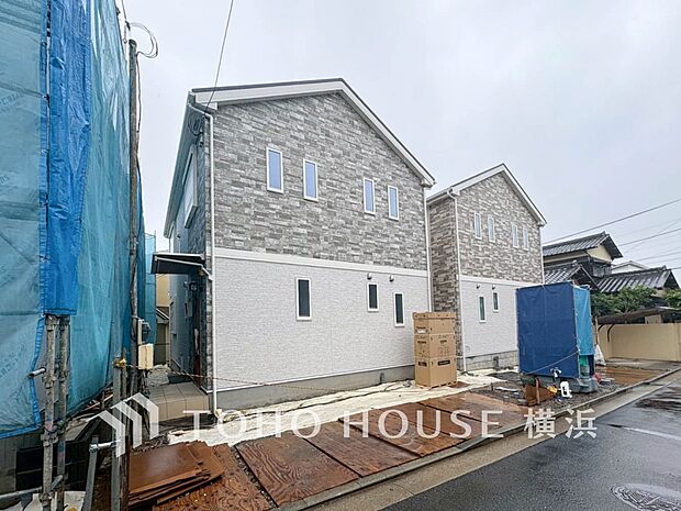お住まいの顔となる玄関。住まう方のプライドを満たすクオリティを備えています。(2026年5月撮影)