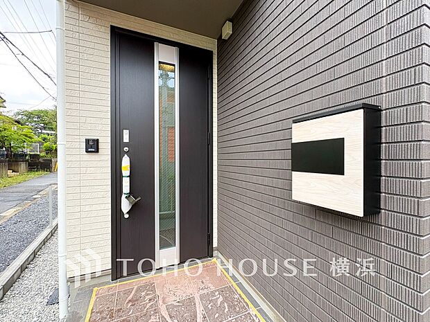 お住まいの顔となる玄関。住まう方のプライドを満たすクオリティを備えています。 
