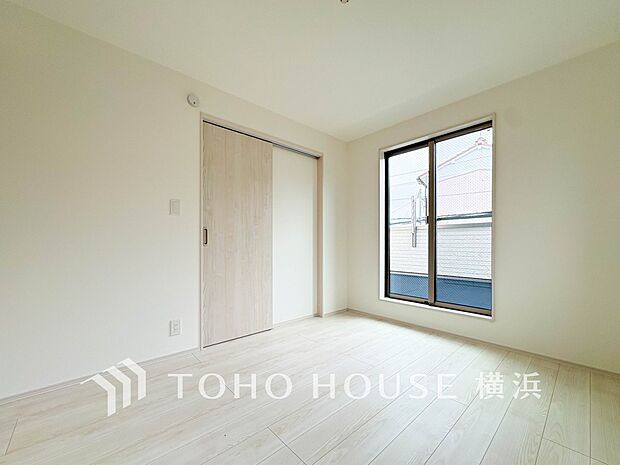 心地よい光と風があふれています。プライベートな自分時間を快適に過ごせるお部屋。