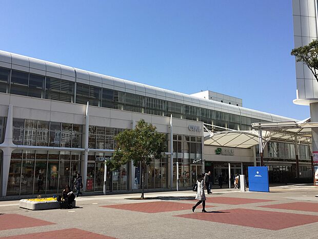 桜木町駅(JR根岸線) 960m 横浜駅へは1駅3分。駅ビルCIALには多くのテナントが入りお買い物やグルメが楽しめます。