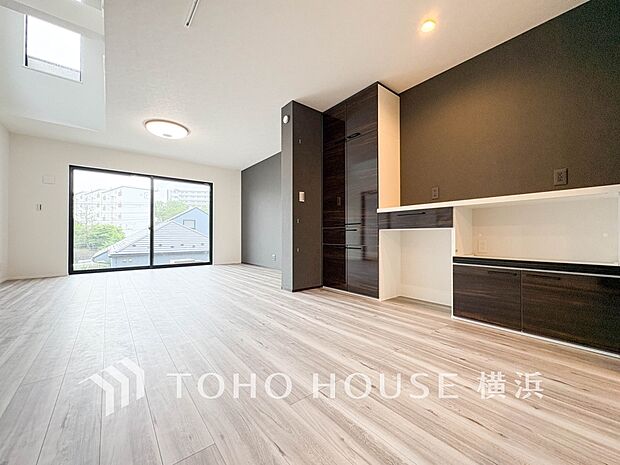 家族と過ごす時間を大切にしたい方にぴったりの明るくゆとりある住空間です。