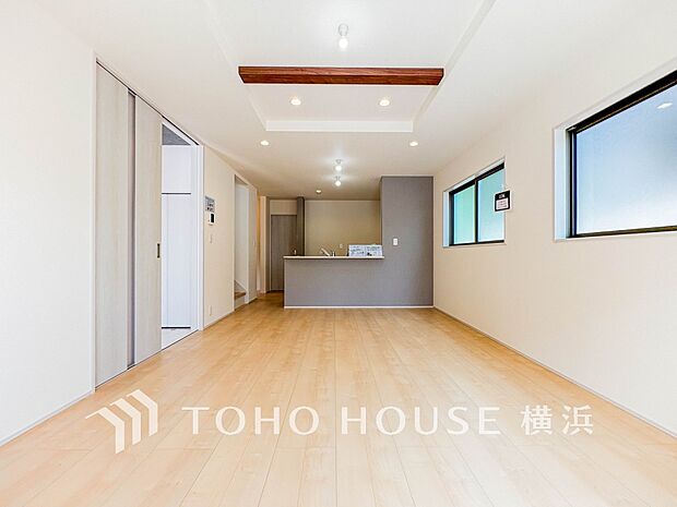 和やかで洗練された空間の演出。寛ぎとコミュニケーションを育む居心地のよい場所。