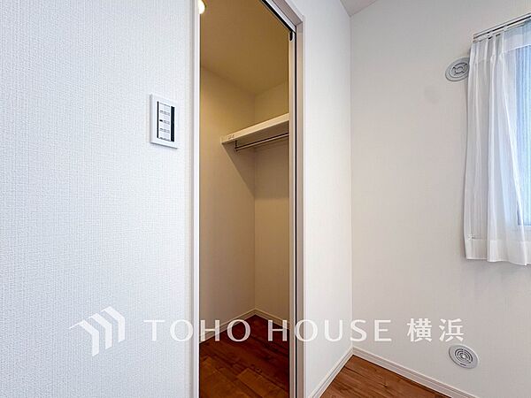 お部屋のすっきりを叶えるクローゼット。