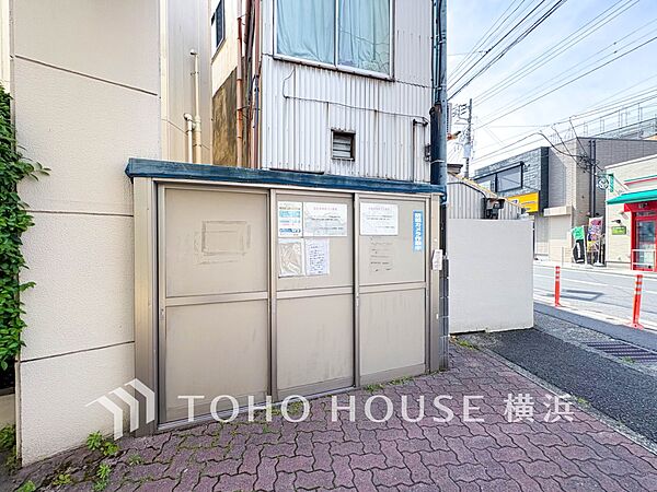 共同ごみ置き場。管理体制の行き届いた共同ごみ置き場はいつもきれいにされています。
