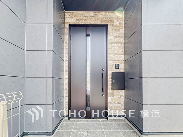 お住まいの顔となる玄関。住まう方のプライドを満たすクオリティを備えています。