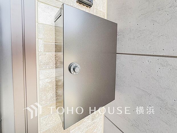 スタイリッシュな外観に見合う、オシャレなポスト。毎朝新聞を受け取るのも楽しみになりそう。