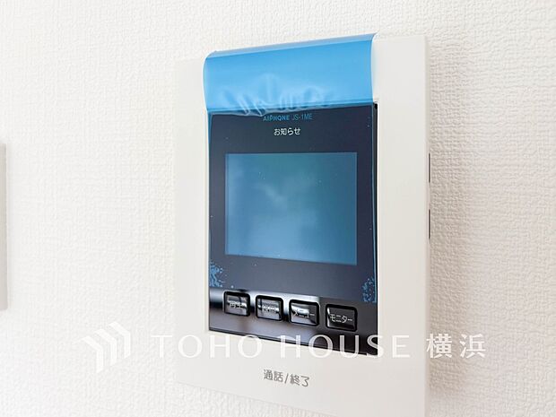 誰が来てもわかる様にモニター付きインターホンを設置。快適と安らぎを合わせた優しい設計。