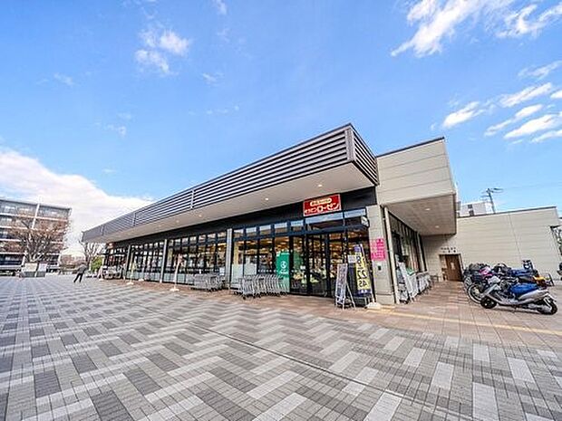 そうてつローゼン南まきが原店 1100m 朝6時~深夜1時半まで営業。毎日の食卓を飾る新鮮な食料品が揃います。お帰りが遅くても利用できて便利。