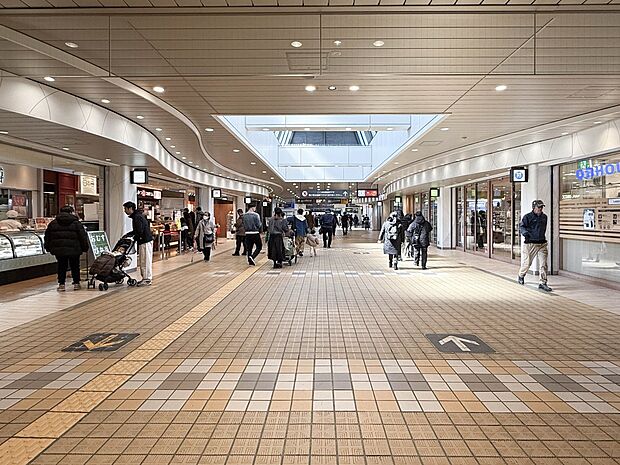 エトモ長津田 650m カフェ、スイーツ、書籍、生活雑貨など、バラエティー溢れるショップが揃う長津田駅直結の商業施設。