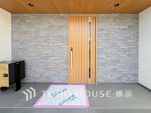 お住まいの顔となる玄関。住まう方のプライドを満たすクオリティを備えています。