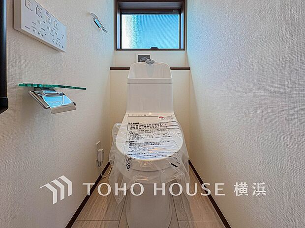 清潔感溢れるトイレ。落ち着いた空間で安らぎのひとときをお過ごしいただけます。