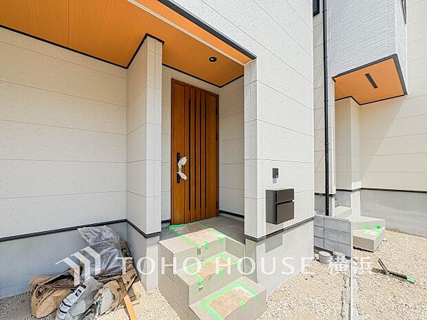 お住まいの顔となる玄関。住まう方のプライドを満たすクオリティを備えています。