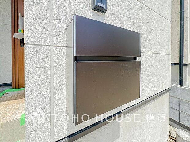 スタイリッシュな外観に見合う、オシャレな郵便受け。毎朝新聞を受け取るのも楽しみになりそう。