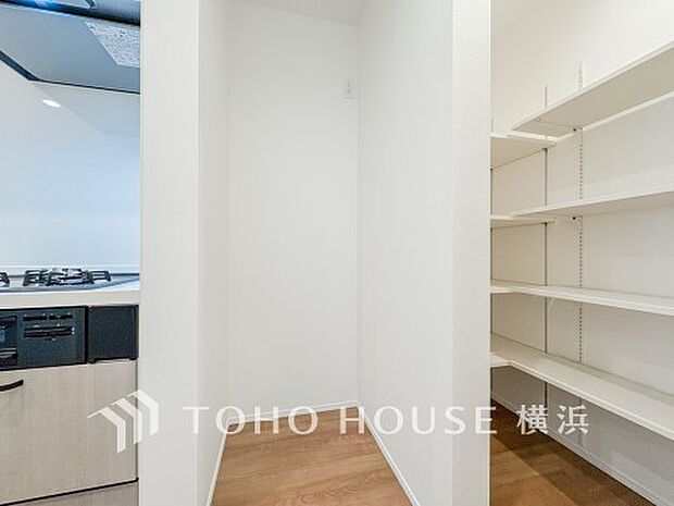 冷蔵庫置き場。