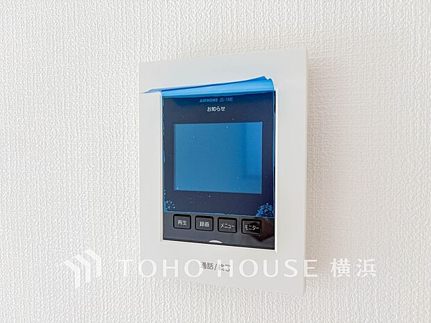 誰が来てもわかる様にモニター付きインターホンを設置。快適と安らぎを合わせた優しい設計。 