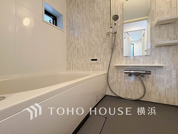 一日の疲れが癒される優雅な時間を堪能できるゆとりあるバスルームです。