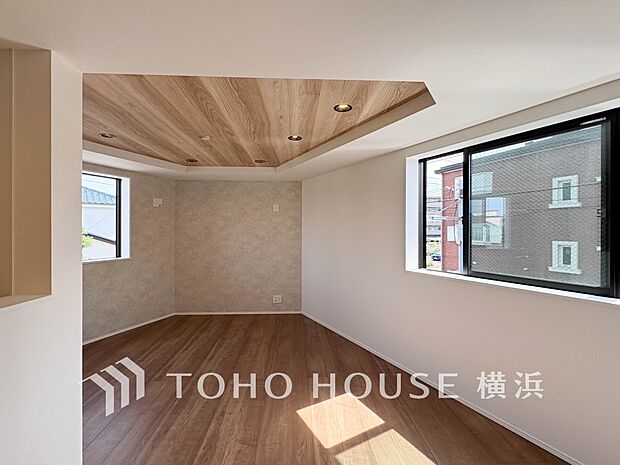 和やかで洗練された空間の演出。寛ぎとコミュニケーションを育む居心地のよい場所。