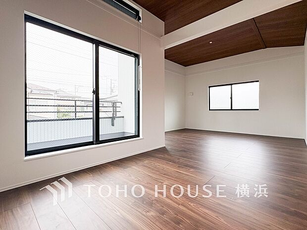 窓からは快適な光を取り入れ、通気性能を上げる事で居心地の良い空間を演出します。