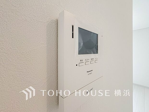 誰が来てもわかる様にモニター付きインターホンを設置。快適と安らぎを合わせた優しい設計。