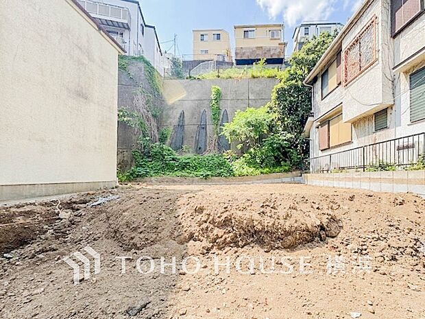暖かな陽光と爽やかな風がハーモニーを奏でる上質な空間を愉しむ暮らし。(2026年6月撮影)