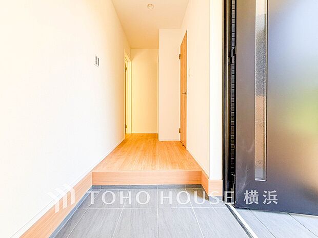 上質感漂う玄関。居住者の帰り、訪れる方を優しく迎えてくれます。