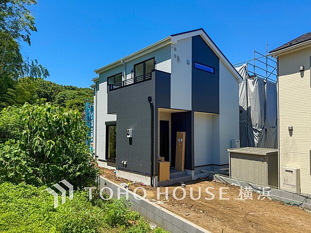 お住まいの顔となる玄関。住まう方のプライドを満たすクオリティを備えています。 