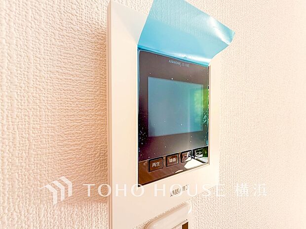 誰が来てもわかる様にモニター付きインターホンを設置。快適と安らぎを合わせた優しい設計。