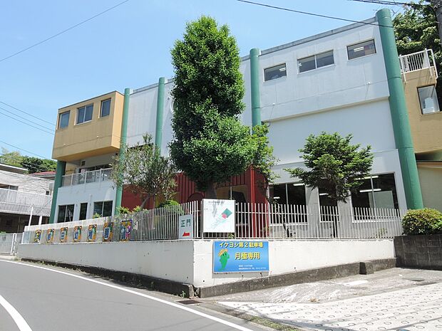 都田幼稚園 350m 都田の森に隣接する緑豊かな幼稚園。アスレチック遊具など周りの自然と調和した園庭で楽しく遊びます。