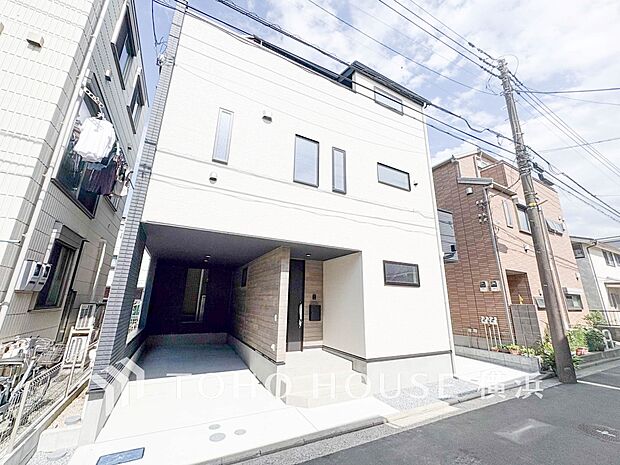 お住まいの顔となる玄関。住まう方のプライドを満たすクオリティを備えています。