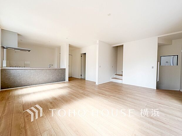 家族と過ごす時間を大切にしたい方にぴったりの明るくゆとりある住空間です。