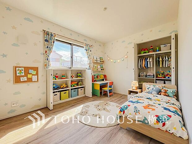 自分時間を快適に過ごせるお部屋。※生成AIによるイメージです。家具・小物は販売価格に含まれません。