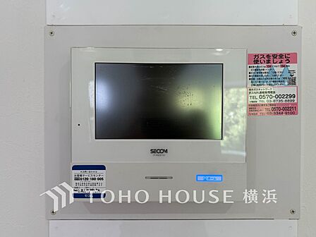 誰が来てもわかる様にモニター付きインターホンを設置。快適と安らぎを合わせた優しい設計。