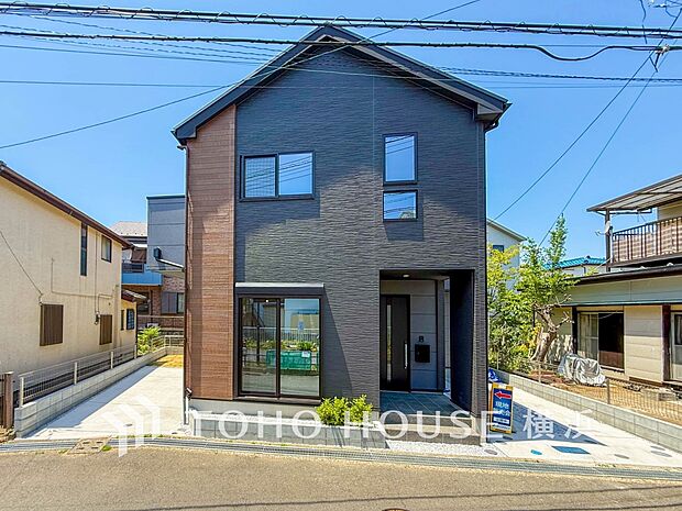 お住まいの顔となる玄関。住まう方のプライドを満たすクオリティを備えています。