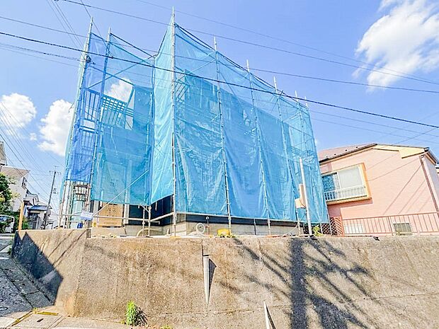暖かな陽光と爽やかな風がハーモニーを奏でる上質な空間を愉しむ暮らし。（2026年6月撮影）