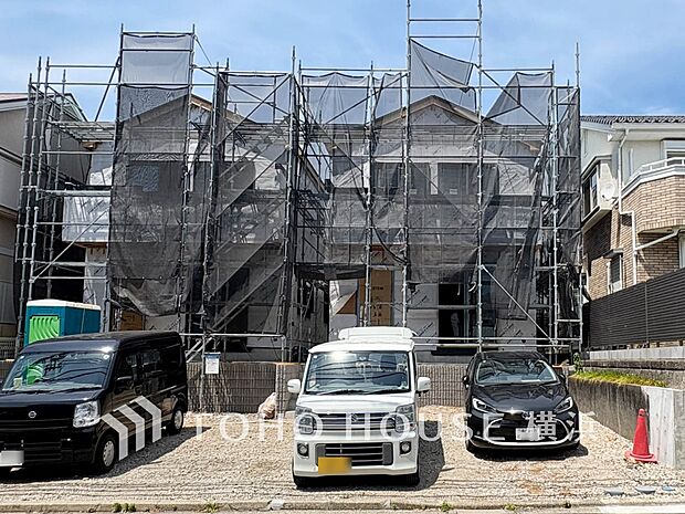十分な広さのカースペースは、お車2台分の広さがあります。（2026年6月撮影）
