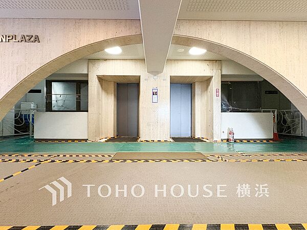 大きな荷物やお買い物帰りの重い荷物にも安心のエレベーター。