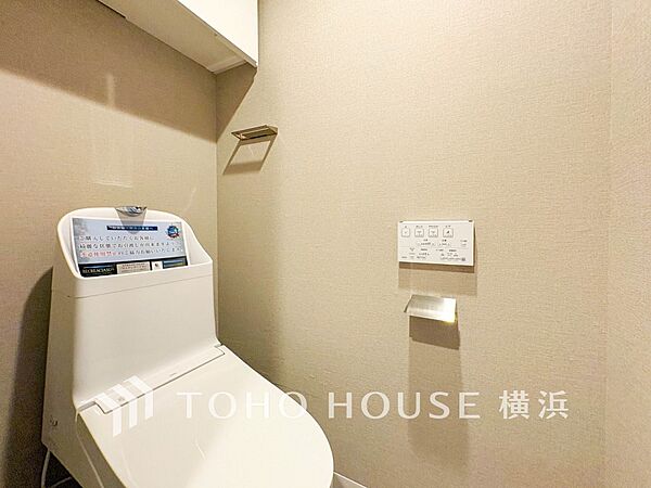 清潔感溢れるトイレ。落ち着いた空間で安らぎのひとときをお過ごしいただけます。