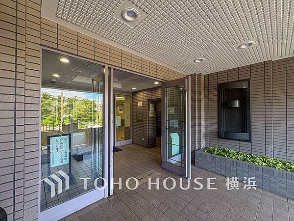 デザイン性の高いエントランスは、住む方のプライドを満たすクオリティ。