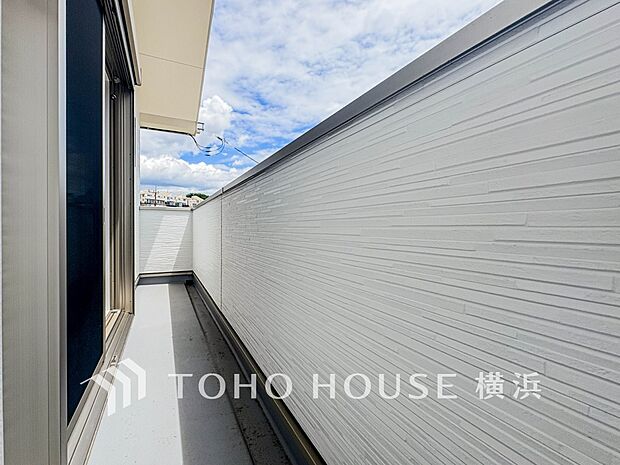 お部屋にも爽やかな風と暖かく柔らかな日差しが差し込み、毎日の暮らしを豊かに彩ります。