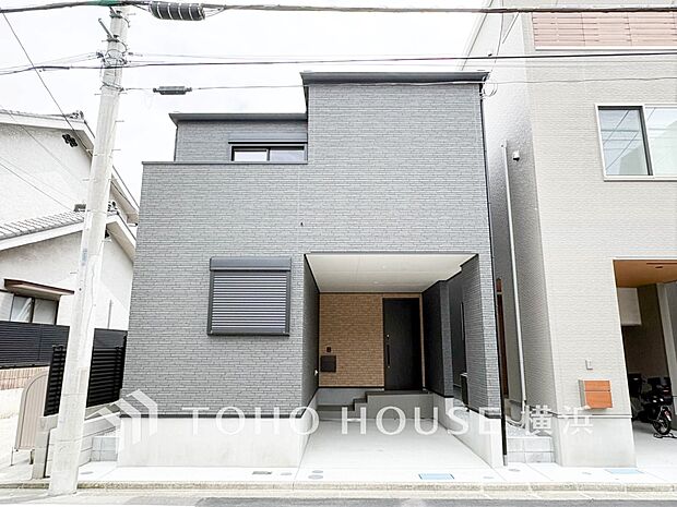 お住まいの顔となる玄関。住まう方のプライドを満たすクオリティを備えています。 
