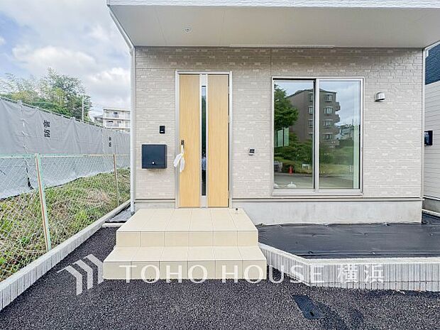 お住まいの顔となる玄関。住まう方のプライドを満たすクオリティを備えています。
